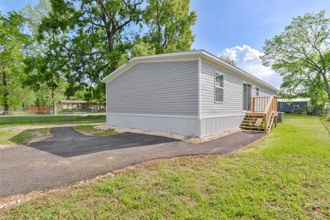 Building Photo - 25150 Faraway Ln