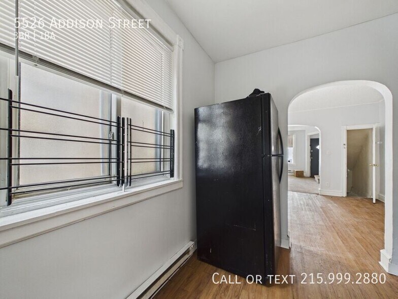 Building Photo - 5526 Addison St