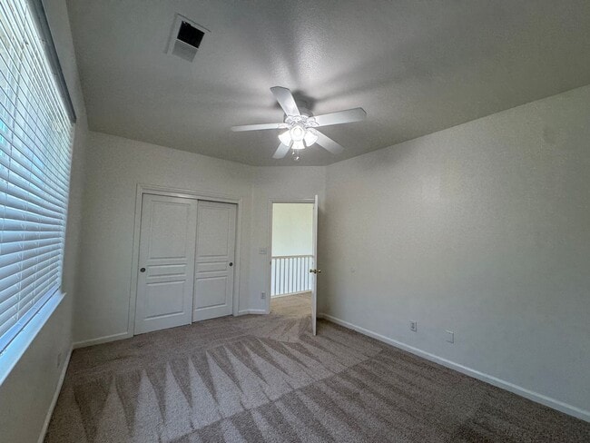 Building Photo - 5781 E Kaviland Ave