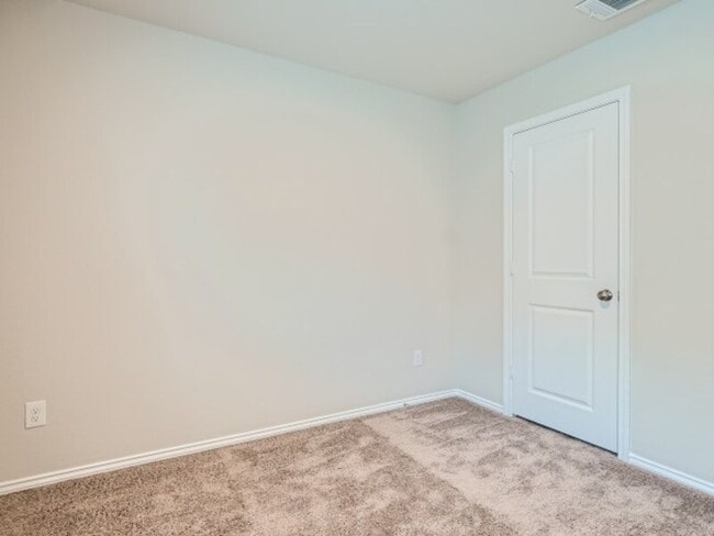 Building Photo - 15011 Dorset Wheel