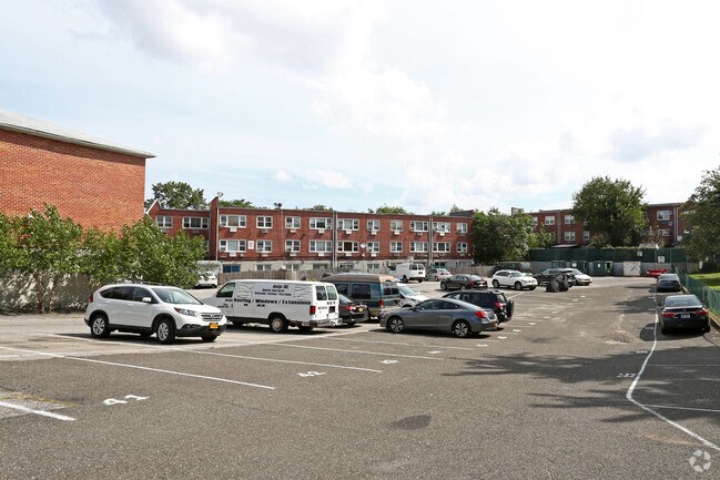 Building Photo - Balsam Village