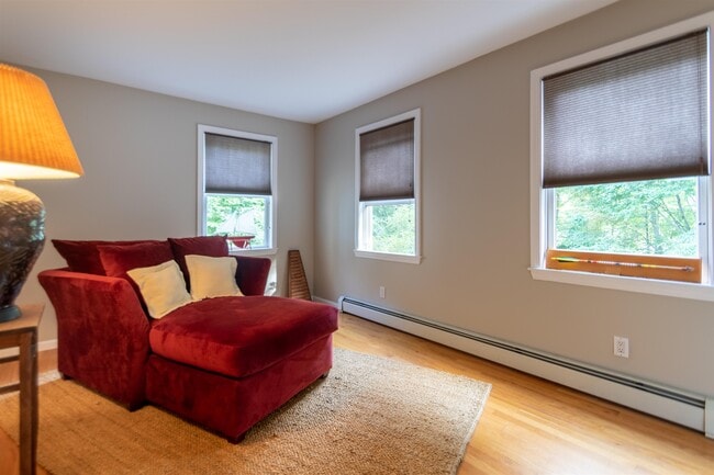 Building Photo - 12 Morningstar Dr