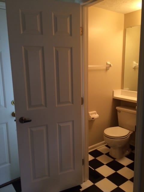 0.5 bath by entry - 1143 Bay Harbour Cir
