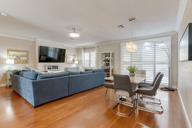 Building Photo - Fully Furnished Single-Story Gem in Peacef...