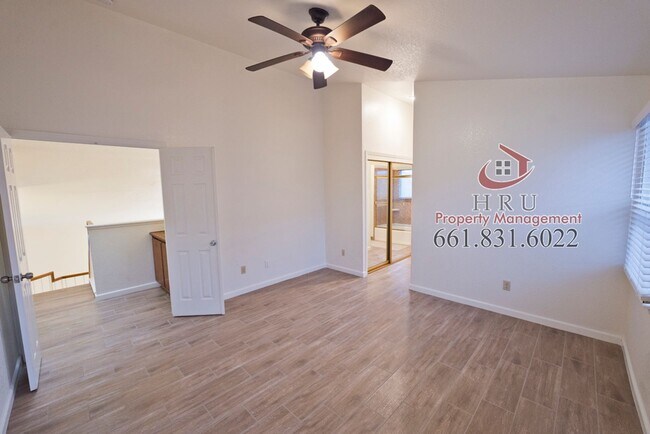 Building Photo - SW-4 bed/3 bath + pool house