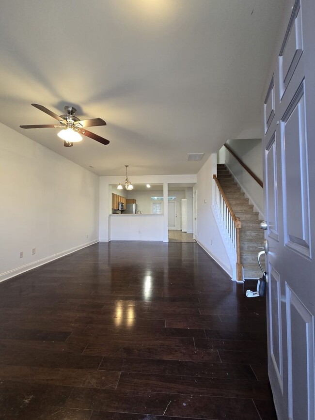 Building Photo - LOCATION!! LOCATION!! fabulous town home i...