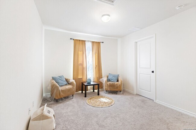 Building Photo - Charming Home Awaits: Spacious & Modern Living in a Prime Location