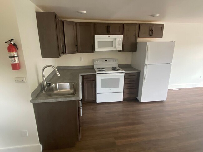 Building Photo - 537 Hancock St