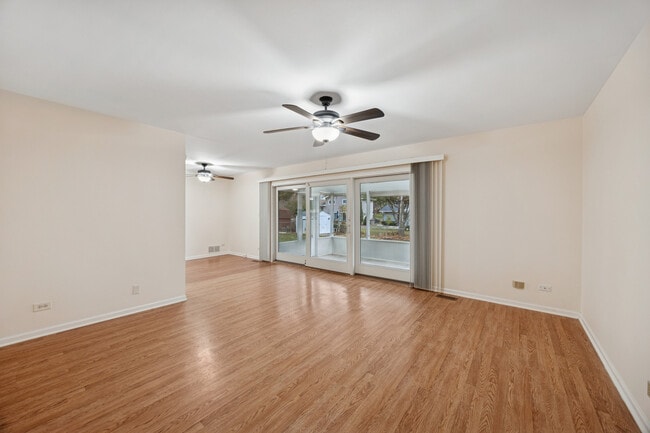 Building Photo - 21W225 Coronet Rd