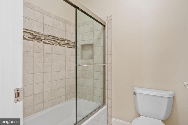 Building Photo - 5905 Lone Oak Dr