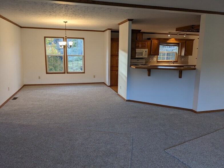 Building Photo - 10915 Roloson Rd