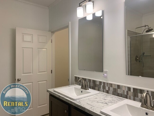 Building Photo - Modern Home Near New Market Center and Downtown Boone