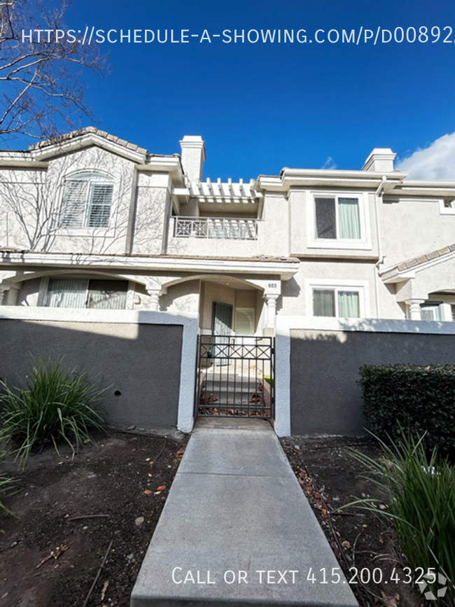 Building Photo - Beautiful 3 bedroom/3 home