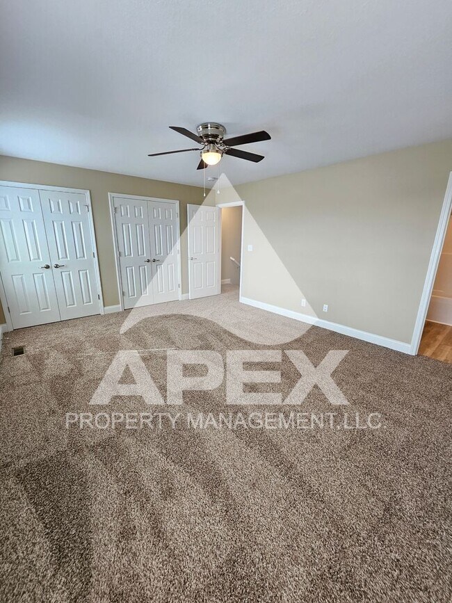 Building Photo - AVALON TOWNHOMES – LIKE NEW - 2 Bd/2.5 Ba Townhome off Topside Road with convenient access to Mar...