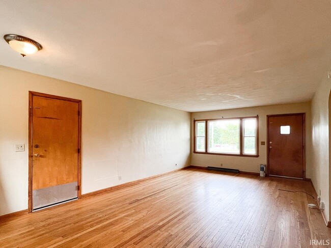 Building Photo - 4336 E 10th St