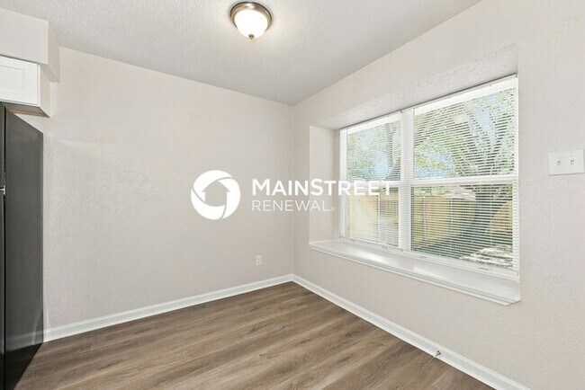Building Photo - 4 Bedroom Pet-Friendly Home in ARLINGTON, TX with Main Street Renewal