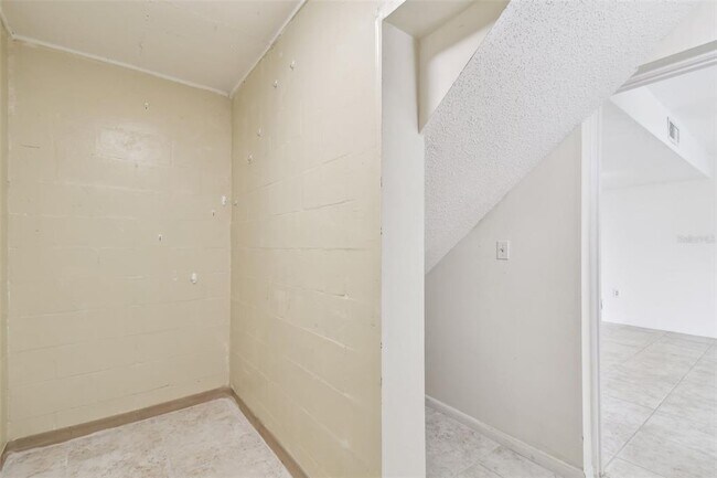 Building Photo - 7550 Sunshine Skyway Ln S