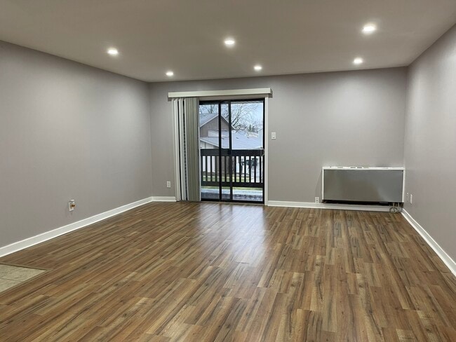 Building Photo - 803 Garden Cir