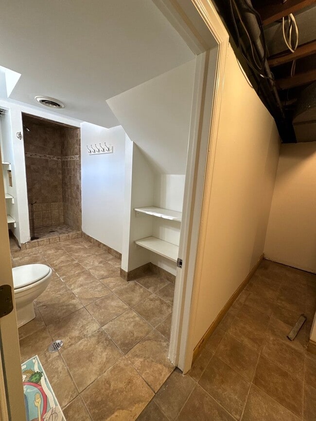 Building Photo - Single Family Home - GREAT Location - High End Finishes