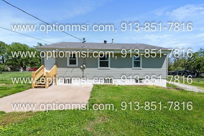 Building Photo - Near Wyandotte County Lake Park!