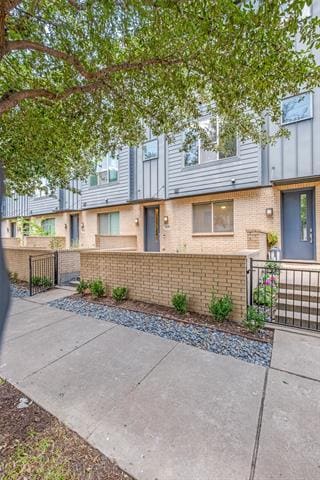 Building Photo - 3110 Pavonia Dr