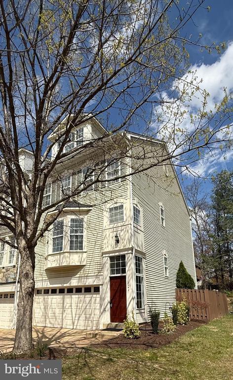 Building Photo - 2142 Capstone Cir