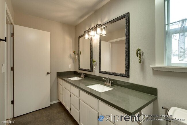 Building Photo - 3 br, 2 bath House - 6117 101st Place Nort...