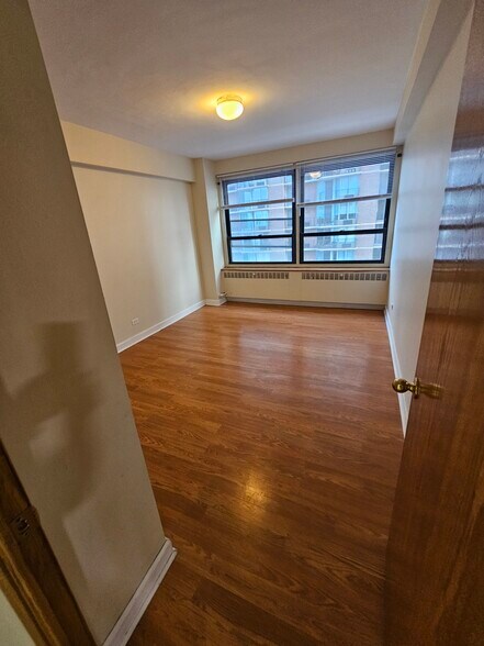 Building Photo - 652 W Gordon Ter