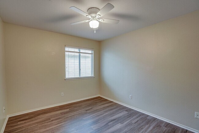 Building Photo - 9405 Rowlands Sayle Rd