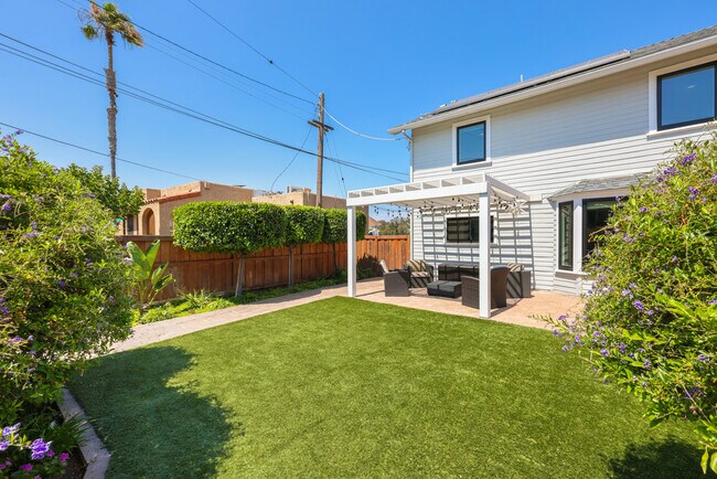 Building Photo - 3447 Goldfinch St