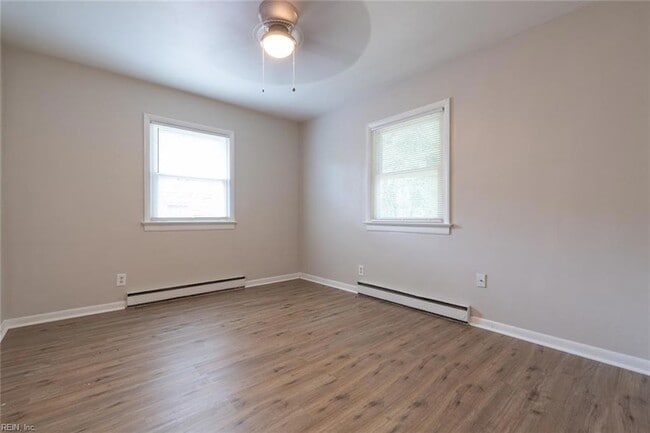 Building Photo - 344 Woodview Ave