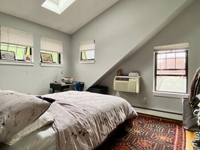 Building Photo - HOT CAMBRIDGE LISTING!!!!!