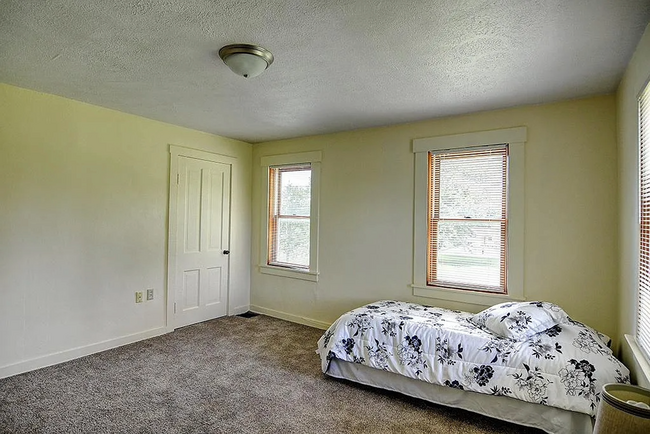 Building Photo - Renovated Farmhouse on Over 2 Acres – Waynesville Schools