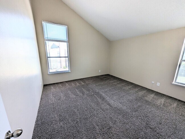 Building Photo - 2 Bed 1 Bath Condo Near Cherry Creek