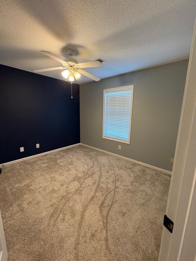 Building Photo - Beautiful 3-BR Colonial with Huge Bonus Room in Summerhaven!