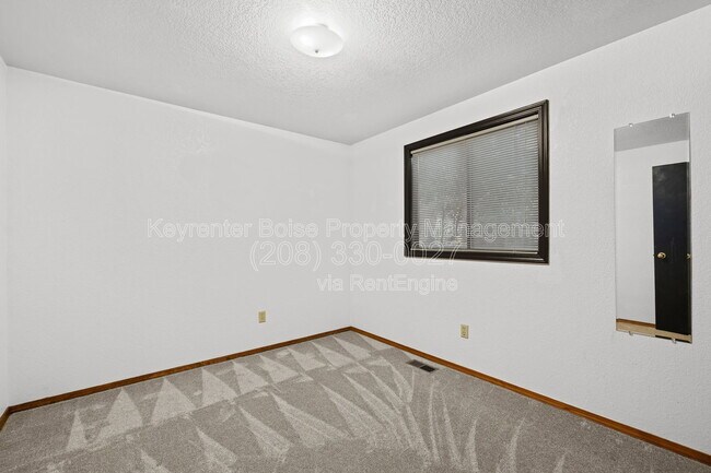 Building Photo - 2698 E Bergeson St