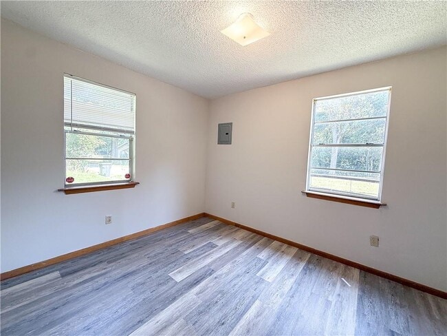 Building Photo - 736 Reynolds Ave