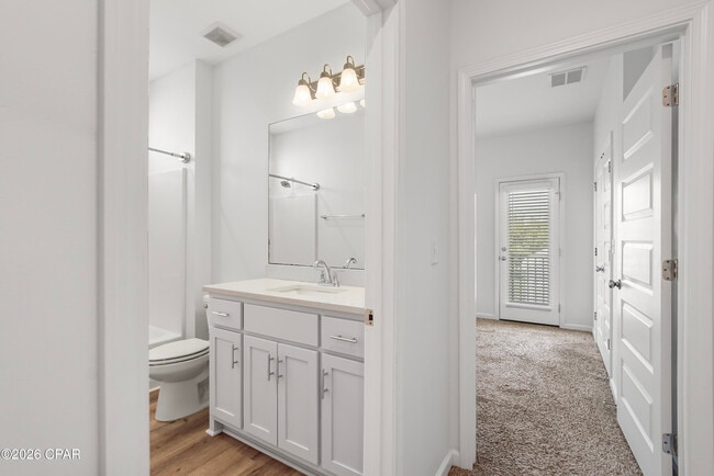 Building Photo - 413 Raven Ln