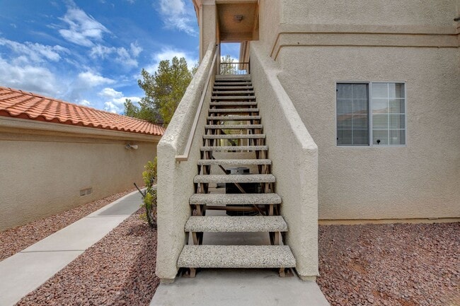 Building Photo - Freshly Renovated 2 Bedroom Condo