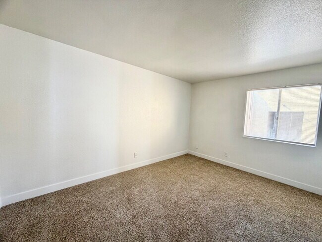 Building Photo - Las Vegas Guard-Gated Condo for Rent | Bella Vita Community | 1 Bedroom Upstairs Unit