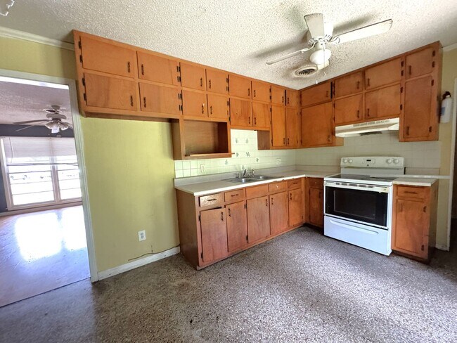 Building Photo - 654 Ynestra Dr