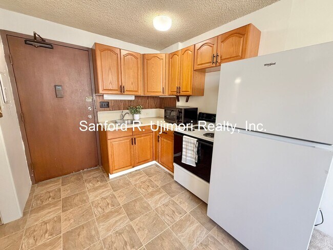 Building Photo - 1560 Kanunu St