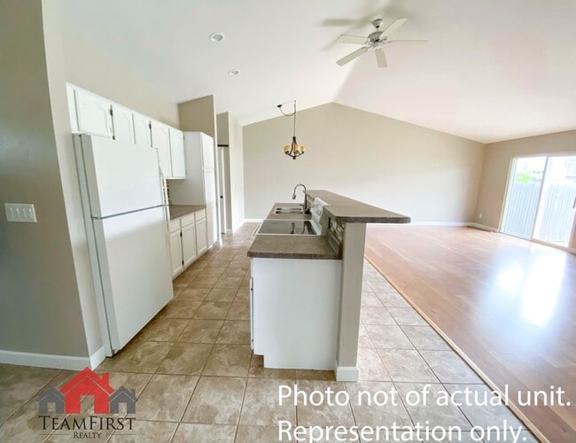 Primary Photo - 1254 Crown Ct