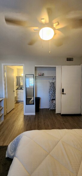 Building Photo - 1904 S Shannon Dr