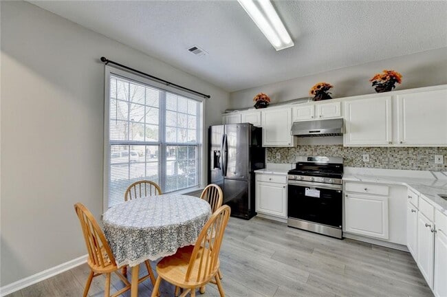 Building Photo - 4061 Howell Park Rd