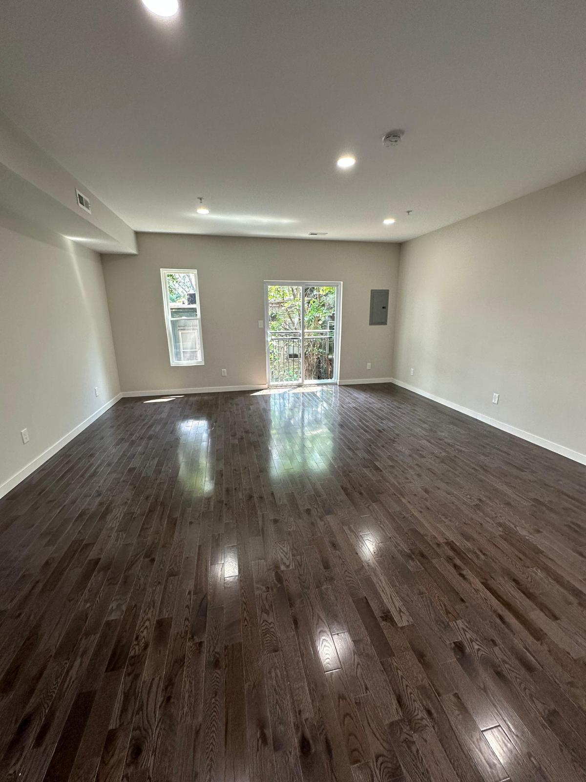 LIVING SPACE - 3319 N 17th St
