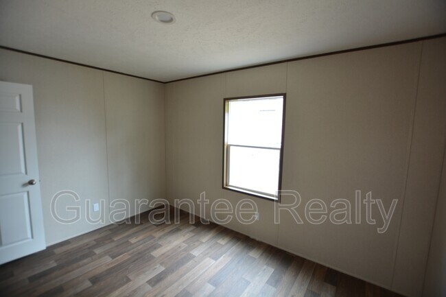 Building Photo - 2726 Shamrock Dr