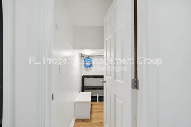 Building Photo - 646 Grove Cir