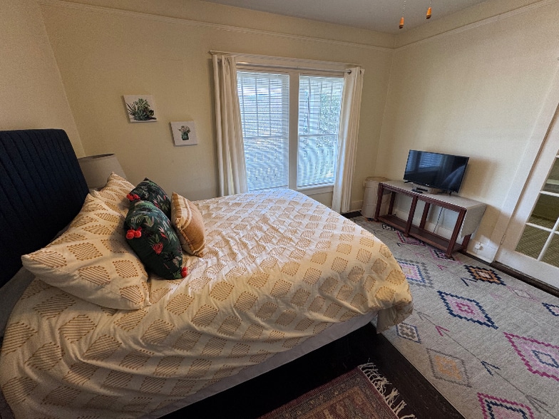 Building Photo - 205 Reid St