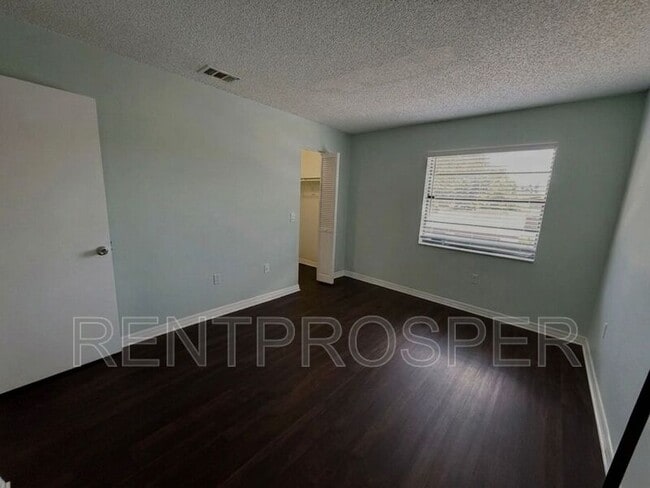 Building Photo - 1054 Mollie Ln
